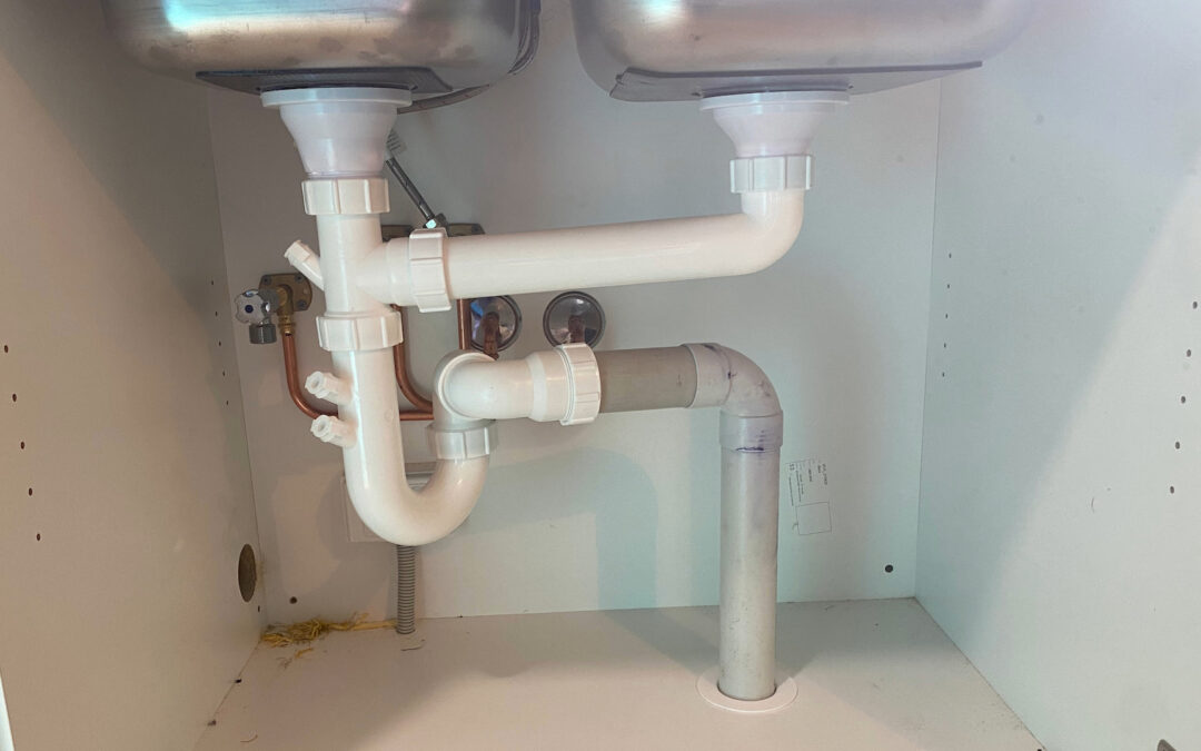plumbing under kitchen sink